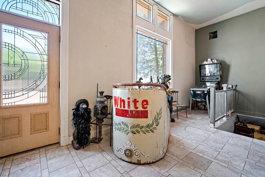 More Photos Of 103 S 6th St, Brownfield Restaurant For Sale