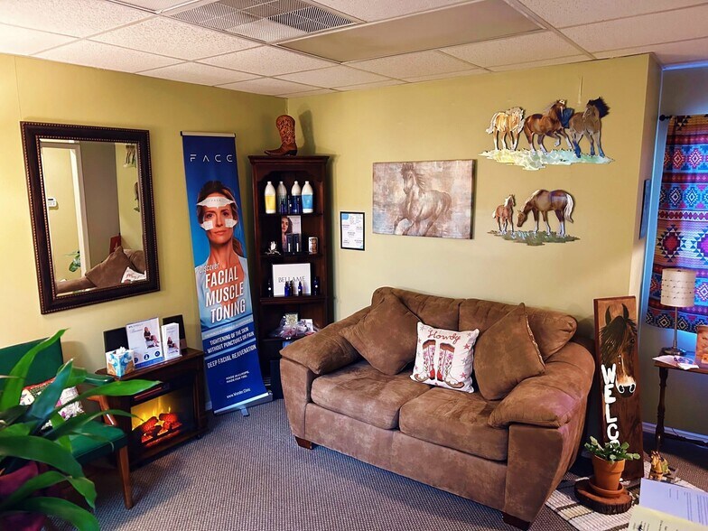 More Photos Of 1816 S Buerkle St, Stuttgart Office For Sale