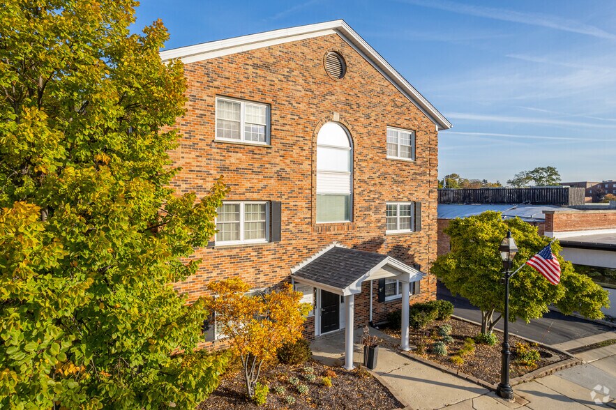 More Photos Of 478 Pennsylvania Ave, Glen Ellyn Office For Sale