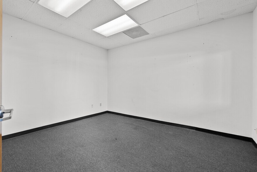 More Photos Of 940 E Main St, Santa Paula Storefront For Lease