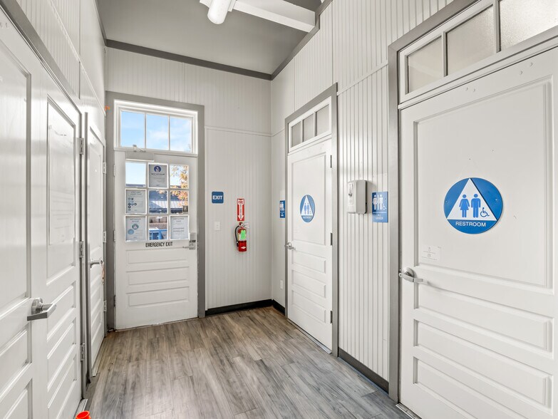 More Photos Of 504 W 7th St, Hanford Freestanding For Sale