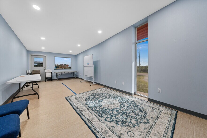 More Photos Of 4159 Highway 6, Clifton Showroom For Sale