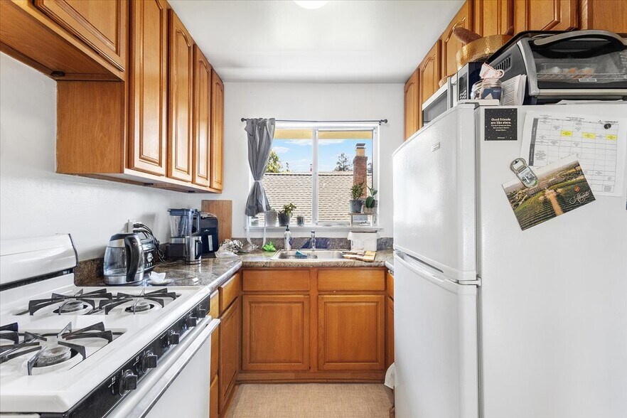 More Photos Of 31 Croxton Ave, Oakland Apartments For Sale
