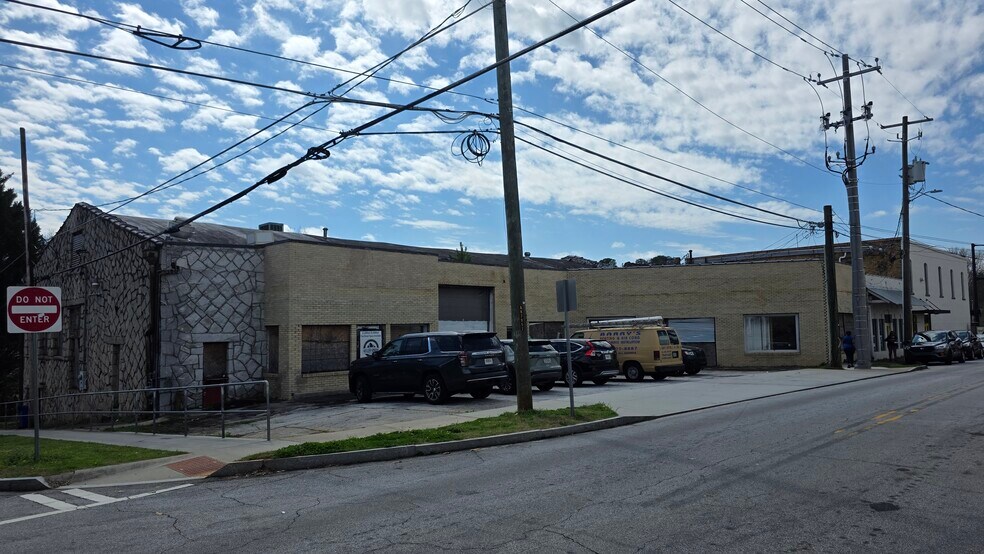 More Photos Of 5367 E Mountain St, Stone Mountain Freestanding For Lease