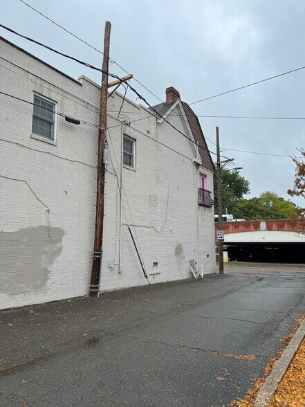 More Photos Of 10 S Crenshaw Ave, Richmond Freestanding For Lease