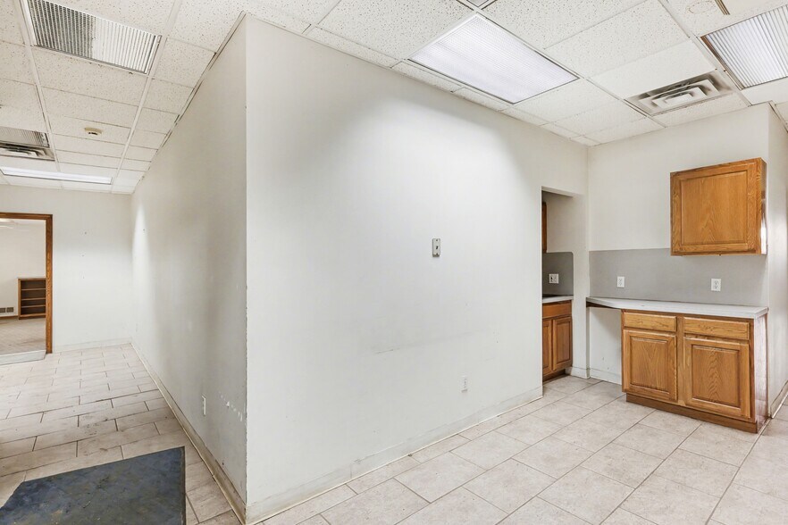 More Photos Of 801 W Main St, Owosso Office For Sale