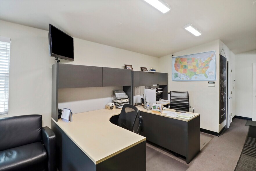 More Photos Of 8989 Elder Creek Rd, Sacramento Contractor Storage Yard For Sale