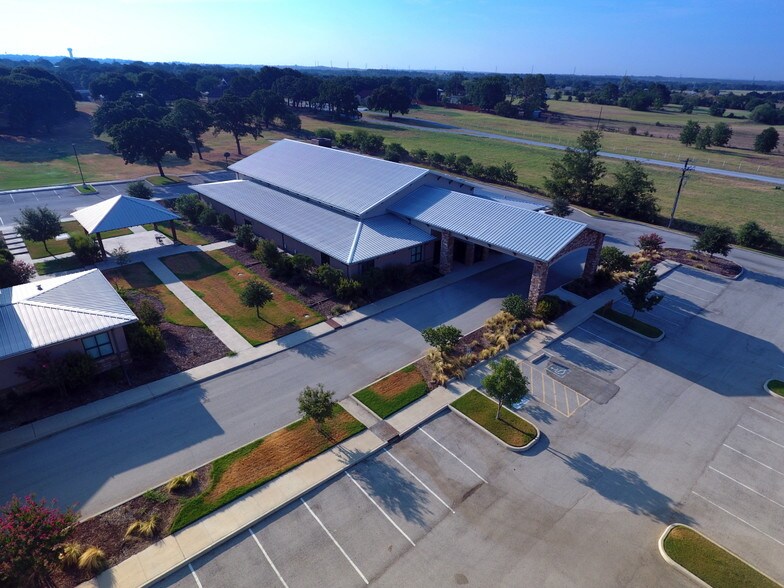 More Photos Of 601 Old Base Rd, Aurora Religious Facility For Sale