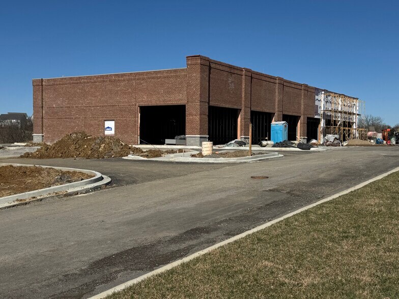 More Photos Of 420 Watson Way, Shelbyville Restaurant For Lease