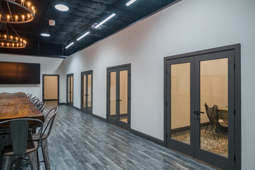 More Photos Of 1346 Motor Cir, Dallas Office For Sale