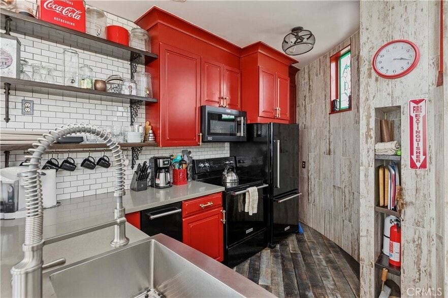 More Photos Of 1 Anderson St, Seal Beach Specialty For Sale