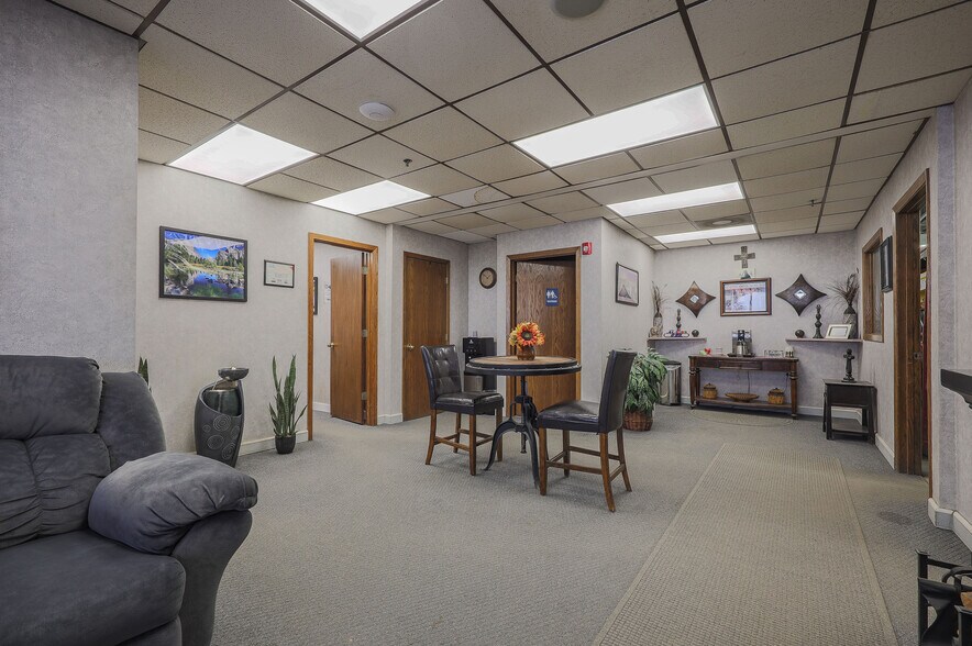 More Photos Of 2005-2007 W 103rd Ter, Leawood Service For Sale