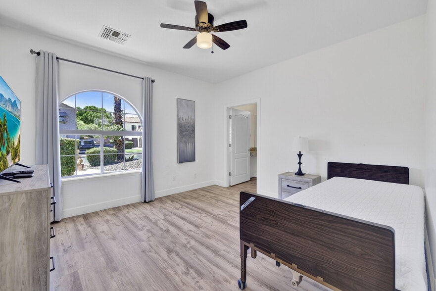 More Photos Of LUXURY GATED PEORIA ALH, Peoria Assisted Living For Sale