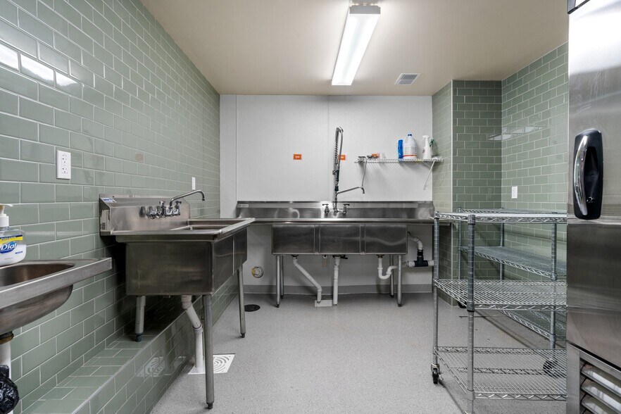 More Photos Of 915 S Clinton St, Stockbridge Restaurant For Sale