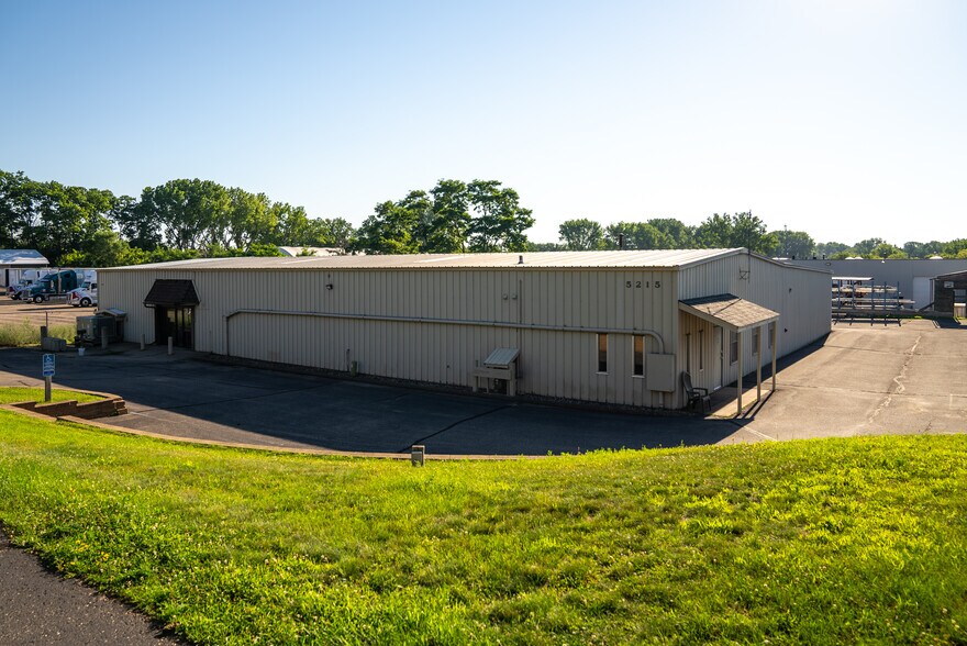 More Photos Of 5215 Gershwin Ave, Oakdale Light Distribution For Sale