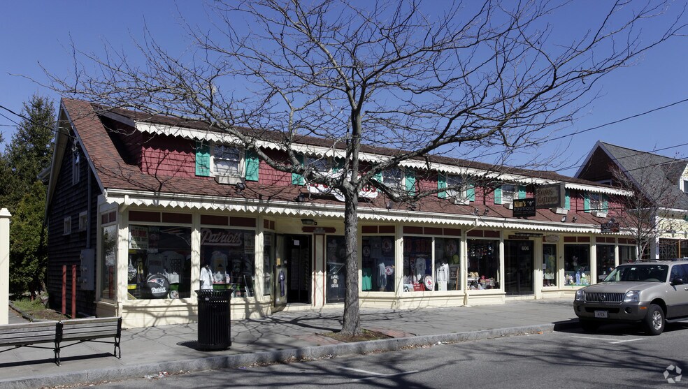 Primary Photo Of 606 Main St, Hyannis Restaurant For Lease