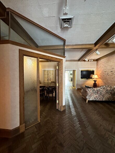 More Photos Of 215 N Washington St, Green Bay Loft Creative Space For Sale