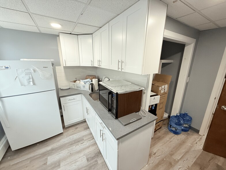 More Photos Of 80 E Old Country Rd, Mineola Office For Lease