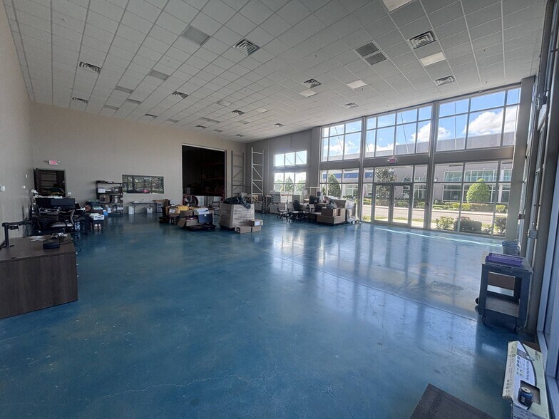 More Photos Of 7910 25th Ct E, Sarasota Warehouse For Lease