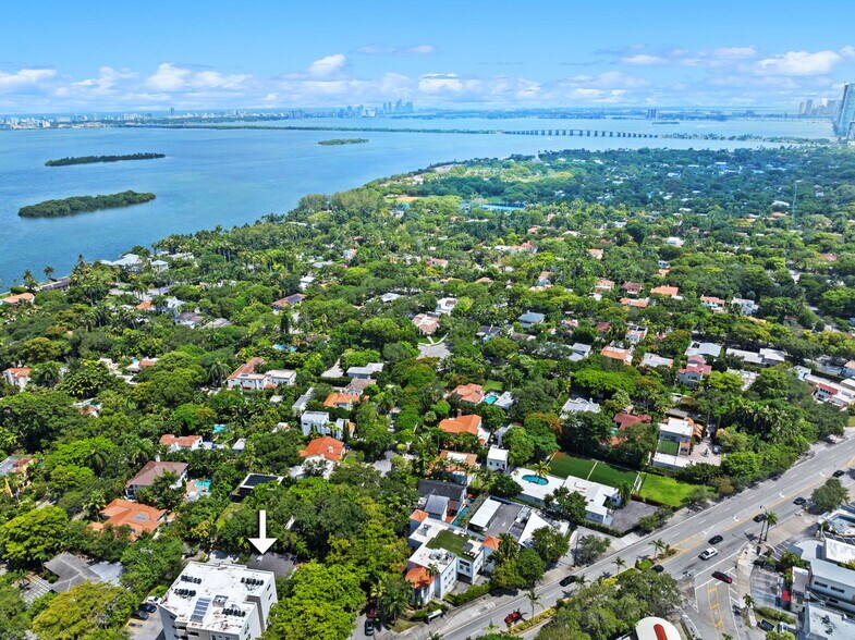 More Photos Of 5981 NE 6th Ave, Miami Office For Sale