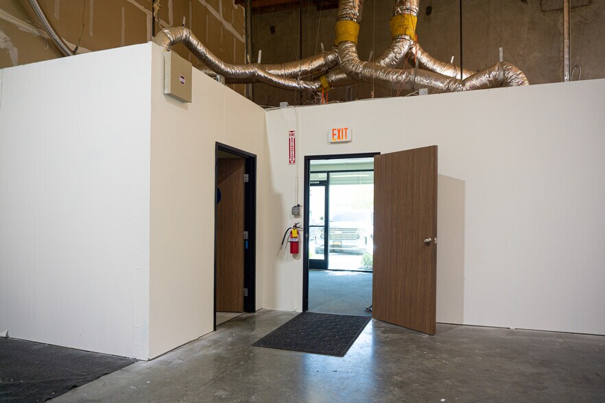 More Photos Of 42095 Zevo Dr, Temecula Warehouse For Sale