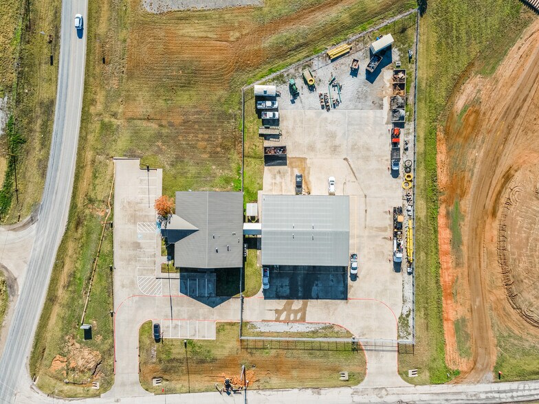 More Photos Of 142 N FM 730, Boyd Light Distribution For Sale