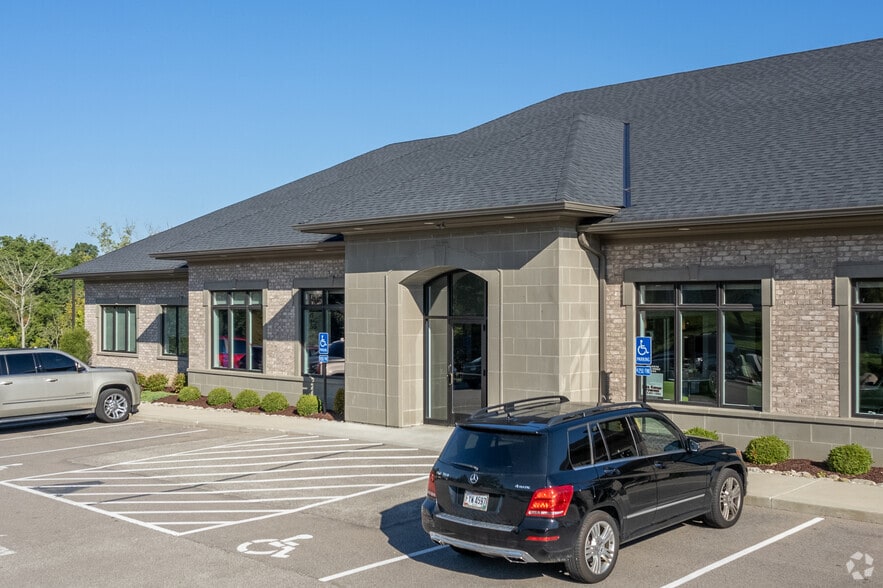 More Photos Of 6730 Ruwes Oak Dr, Cincinnati Medical For Lease