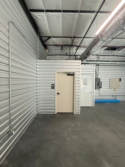 More Photos Of 11 Buckhead Bay Rd, Bluffton Flex For Lease