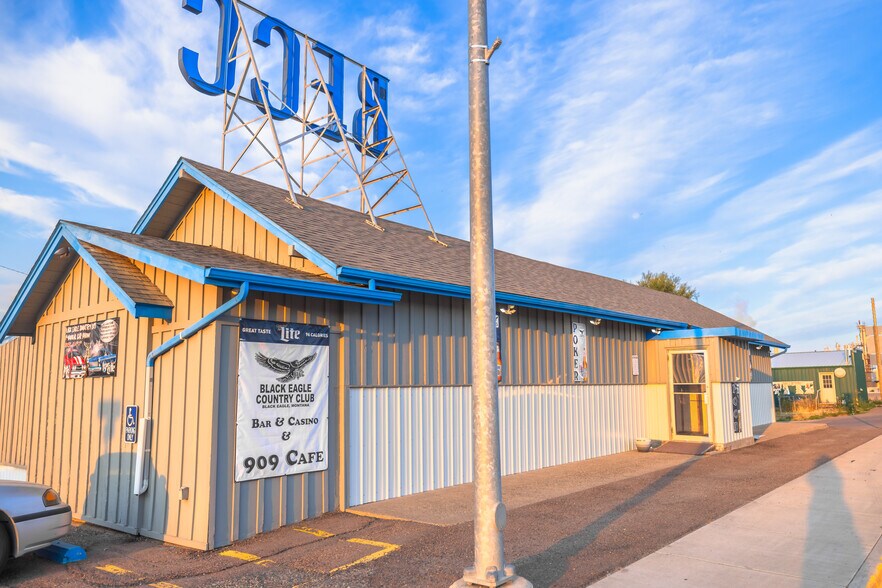 More Photos Of 1126 Smelter Ave NE, Black Eagle Bar For Sale