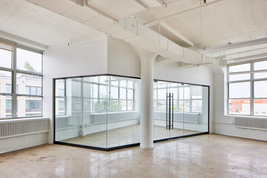 More Photos Of 37-18 Northern Blvd, Long Island City Office For Lease