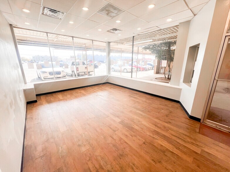 More Photos Of 1000-1108 N Midkiff Rd, Midland Unknown For Lease