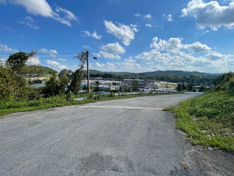 More Photos Of 126 Miller Ln, Waynesburg Hotel For Sale