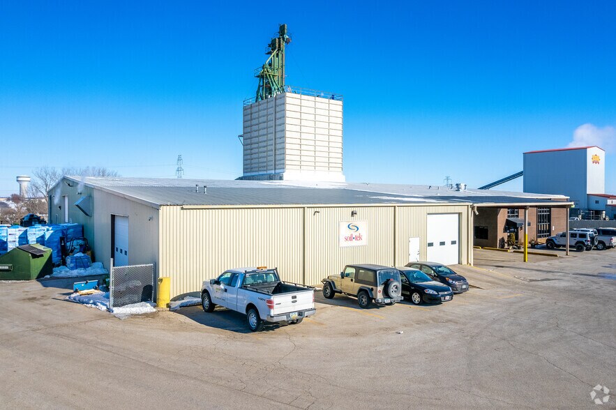 More Photos Of 1101 SE 37th St, Grimes Distribution For Lease