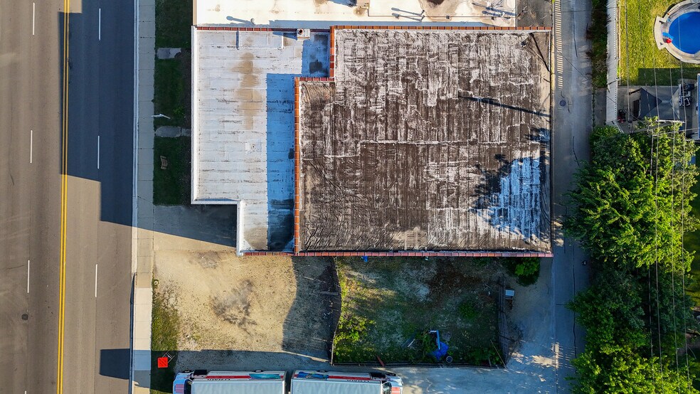 More Photos Of 655 N Washington St, Naperville Service For Sale