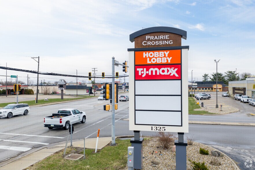 More Photos Of 1331-1335 E Jackson St, Macomb Storefront For Sale