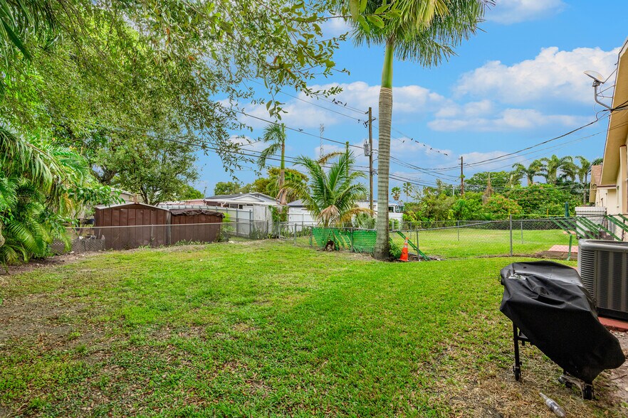 More Photos Of 4063-4065 SW 51st St, Fort Lauderdale Apartments For Sale