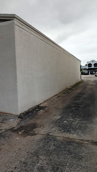 More Photos Of 822 SE 8th Ave, Deerfield Beach Storefront Retail Office For Sale