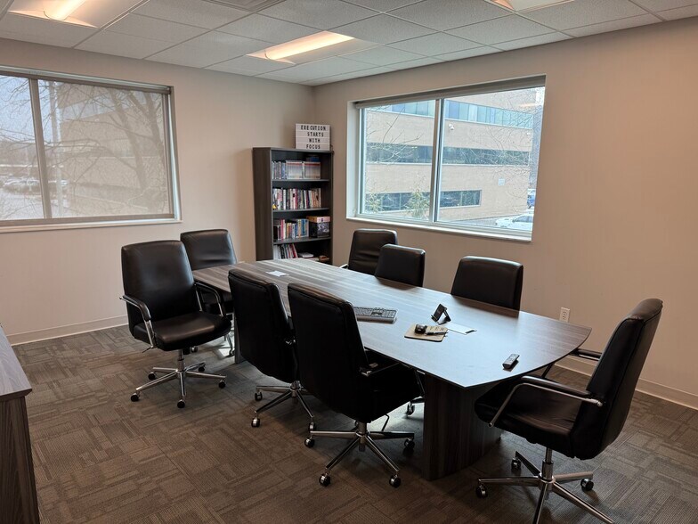 More Photos Of 10160 Parkside Dr, Knoxville Office For Lease