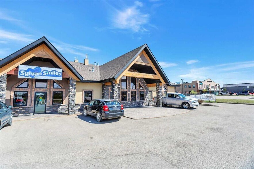 More Photos Of 17 Beju Industrial Dr, Sylvan Lake Office For Sale
