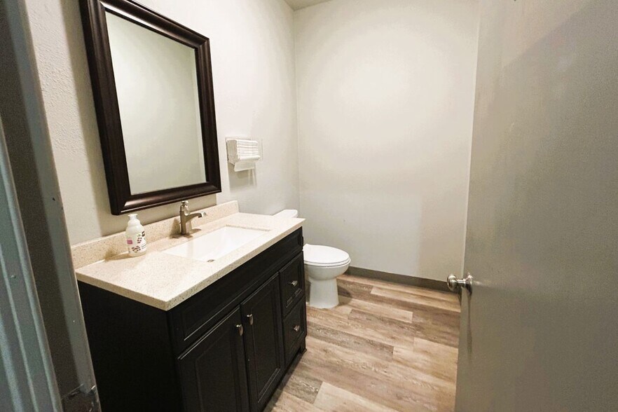 More Photos Of 1916 Gallagher Dr, Sherman Warehouse For Sale