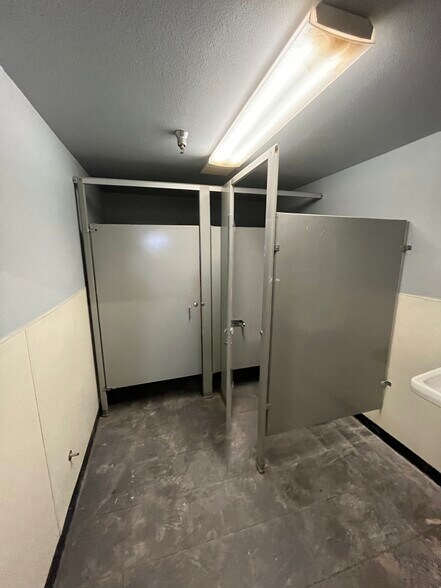 More Photos Of 8832 Miner St, Los Angeles Manufacturing For Lease