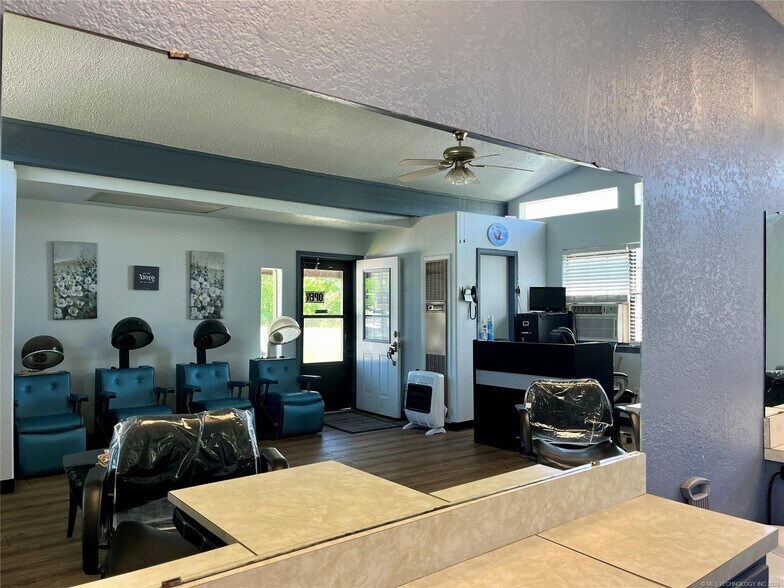 More Photos Of 1401 S McQuarrie Ave, Wagoner Storefront Retail Office For Sale
