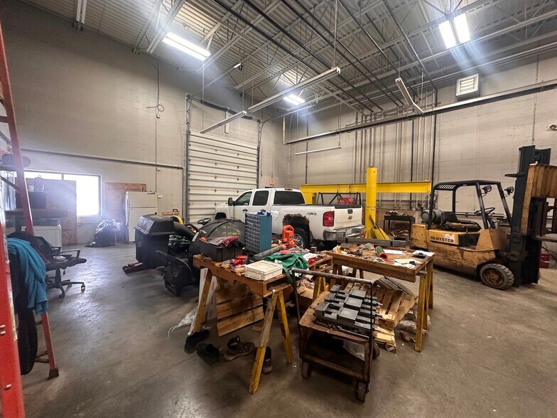 More Photos Of 3408 Busch Dr SW, Grandville Manufacturing For Sale