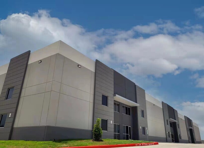 More Photos Of 4219 Clay Commerce Dr, Katy Warehouse For Lease