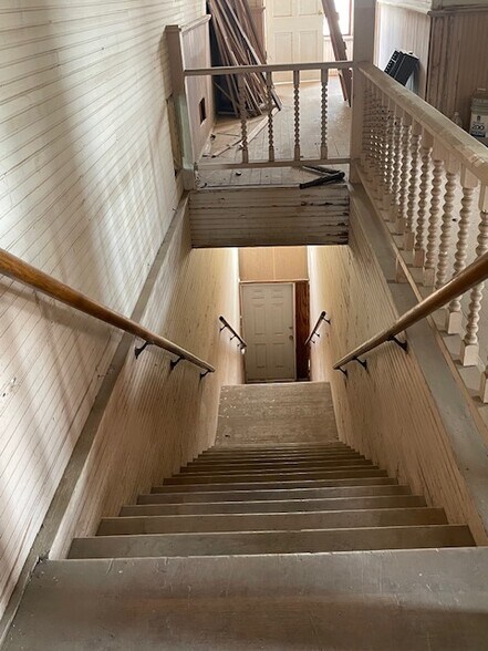 More Photos Of 101 E Main St, Brady Restaurant For Sale