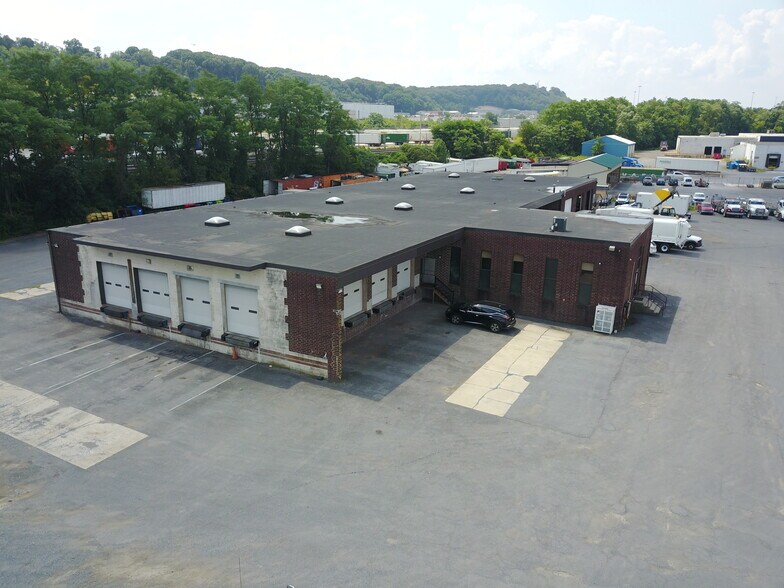 More Photos Of 7651 Derry St, Harrisburg Truck Terminal For Lease