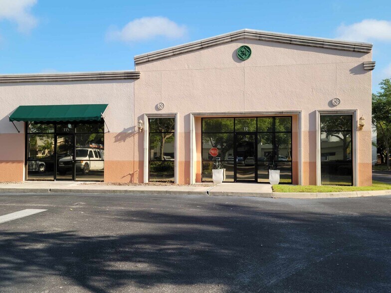 More Photos Of 2805 S Horseshoe Dr, Naples Showroom For Lease