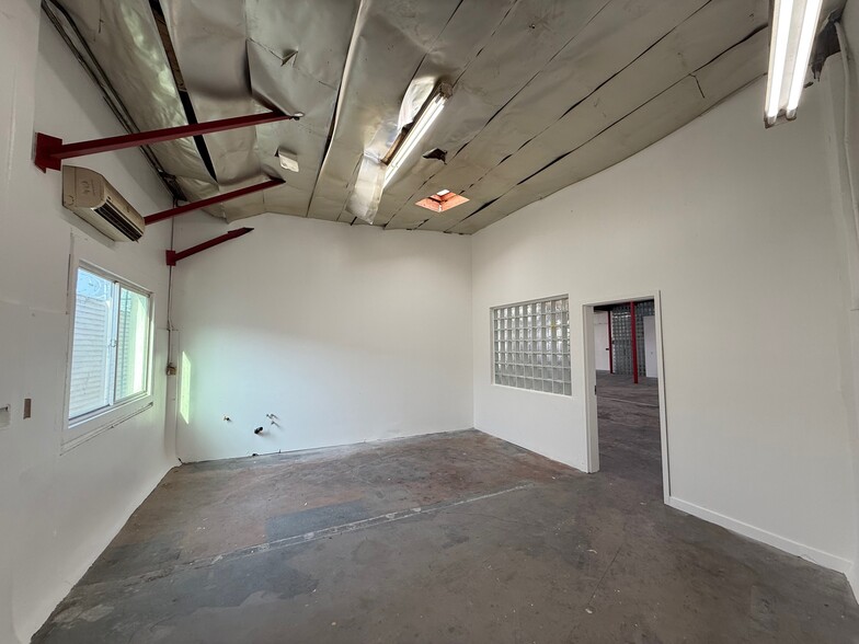 More Photos Of 526 W Garfield Ave, Glendale Manufacturing For Lease