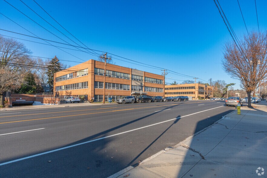 445 Northern Blvd, Great Neck, NY 11021 For Lease
