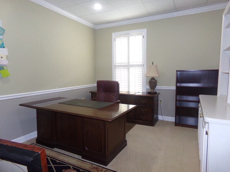 More Photos Of 1560 Warsaw Rd, Roswell Office For Lease